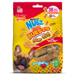 Nylabone Nubz Flavor Bursts, huesos pequeños con sabor queso y tocino, perfectos para masticar.