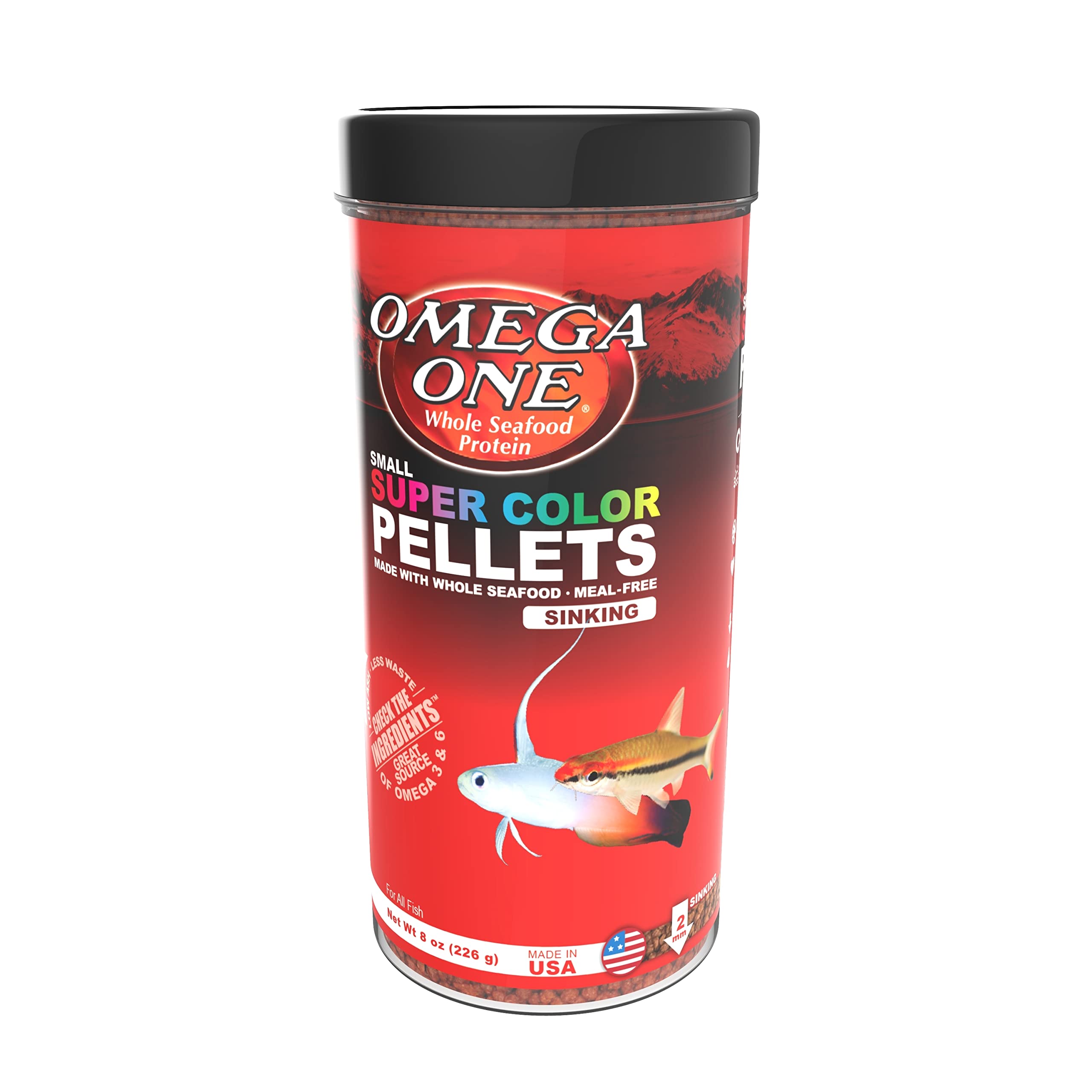 Pellets Color Súper cayendo lentamente en el acuario para alimentación diaria.