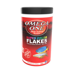 Omega One Super Color Flakes, tazón con peces, nutrición rica en Omega 3 y 6.