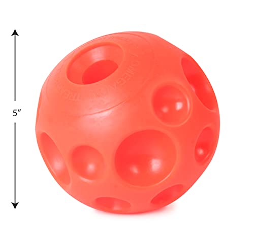 PAW PRINT Omega Paw Tricky Treat Ball Grande perro en acción rodando para premios