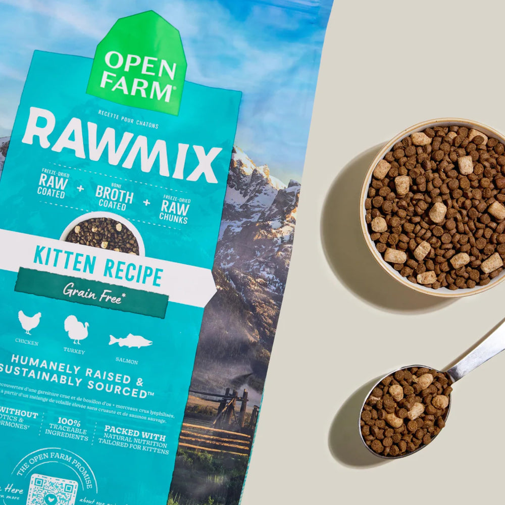 Bolsa de Open Farm RawMix de 8 lb para fácil almacenamiento.
