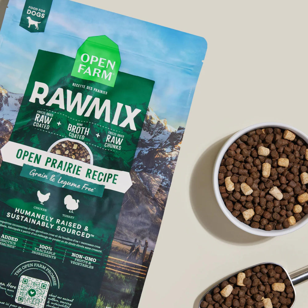 Trozos crudos deshidratados en la fórmula RawMix de Open Farm