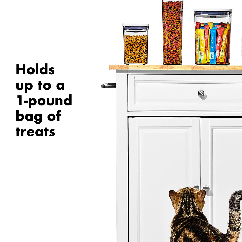 OXO Good Grips Pet POP bouton-poussoir robuste pour ouvrir et fermer rapidement.