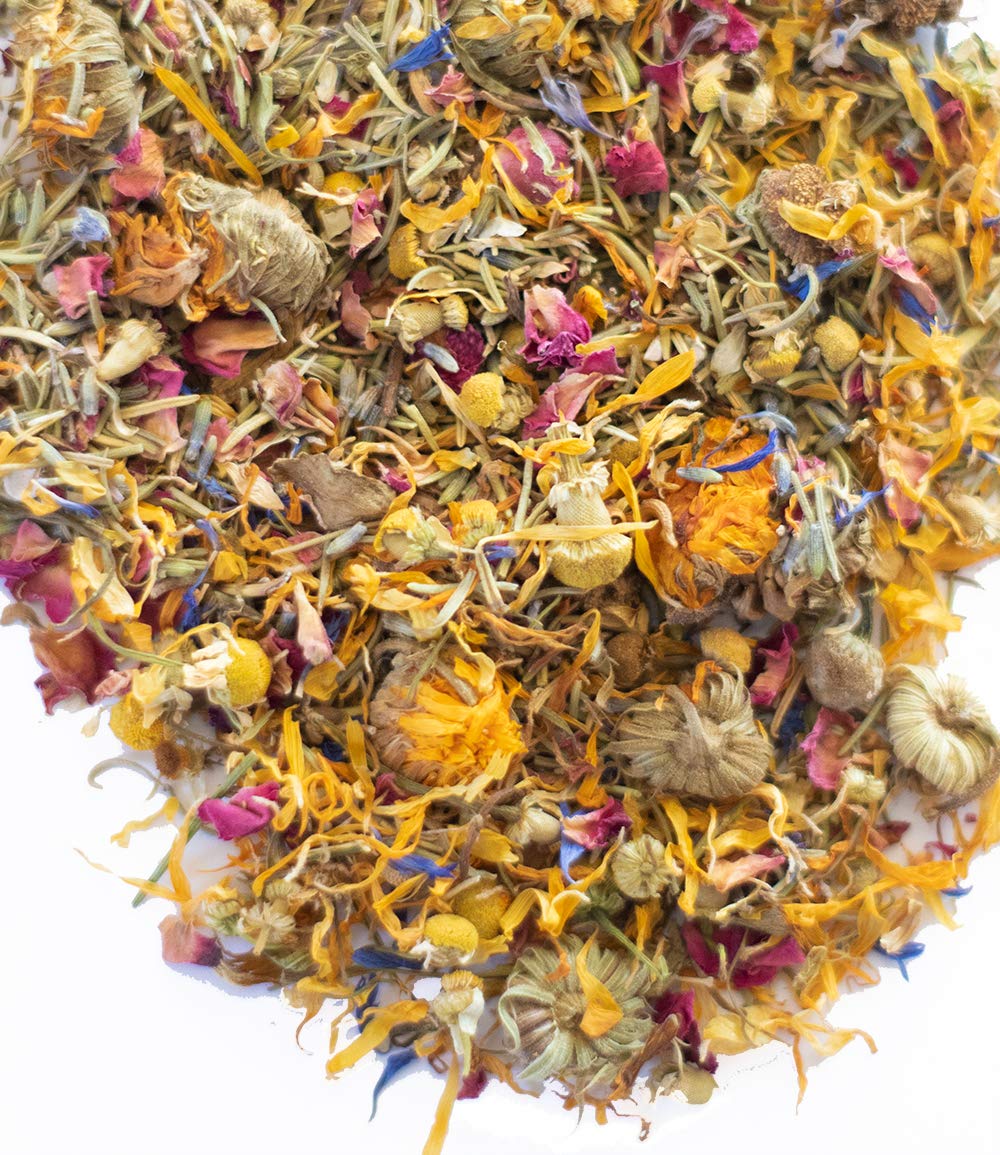 Pampered Chicken Mama: calendula y rosas para un nido más aromático.