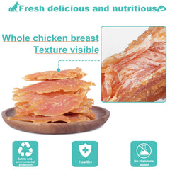 Pawant perro disfruta snack de pollo como premio de entrenamiento