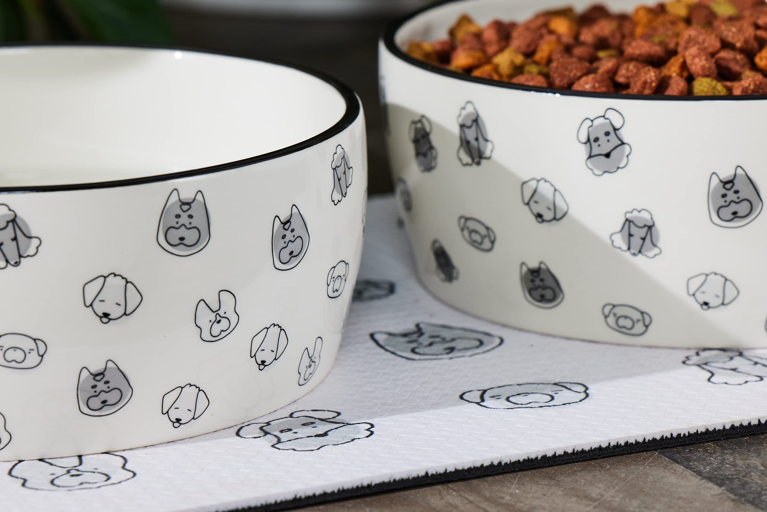 Capacité de 8 tasses, parfait pour repas et eau en duo.