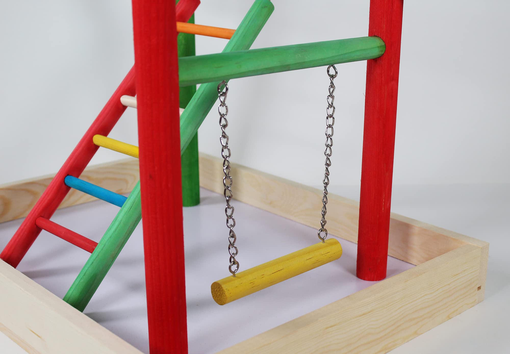 Penn-Plax Bird Life Playpen base laminada, fácil de limpiar tras las sesiones.