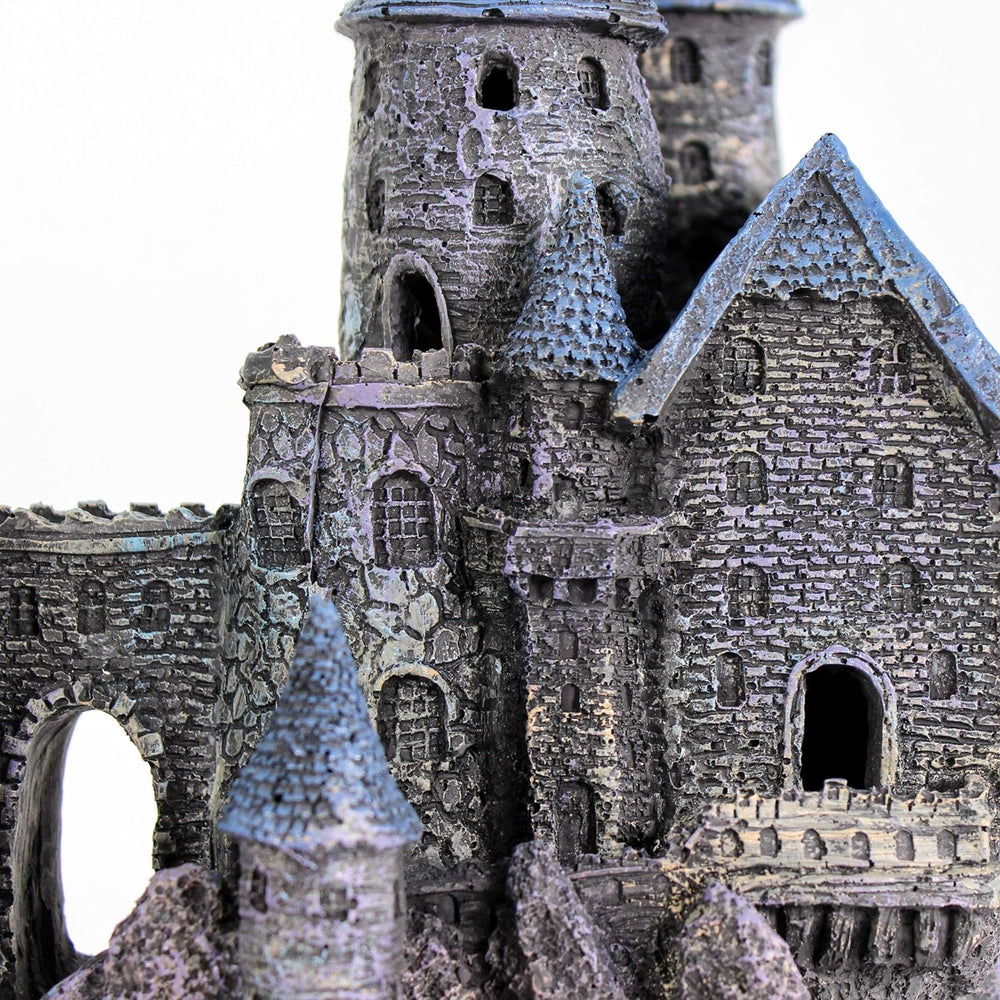 Base sólida del castillo Penn-Plax, decoración estable para acuarios grandes.