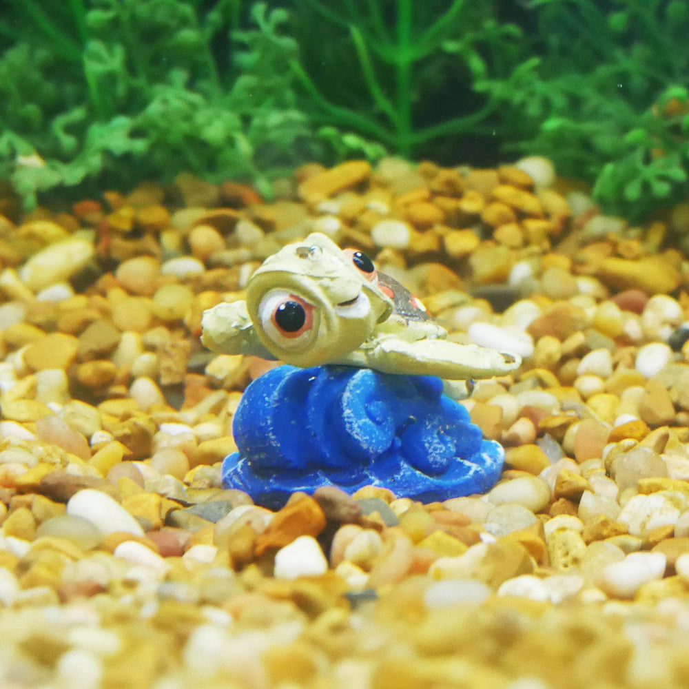 Penn-Plax Squirt mini, decoración basada en Nemo, aporta color y dinamismo al acuario.