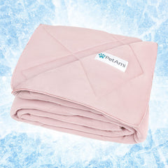 PetAmi manta refrigerante para perros, ideal para descansar cómodo en el sofá.