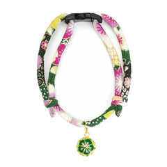 Collar PetsMeow para gato con diseño kimono japonés y flor de ciruelo, perfecto para paseos con estilo