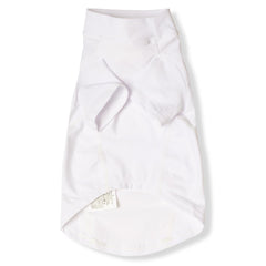 Camiseta solar PlayaPup en playa, ideal para paseos