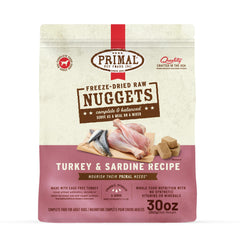 Primal bocaditos deshidratados de pavo y sardina para perros, opción completa de nutrición.