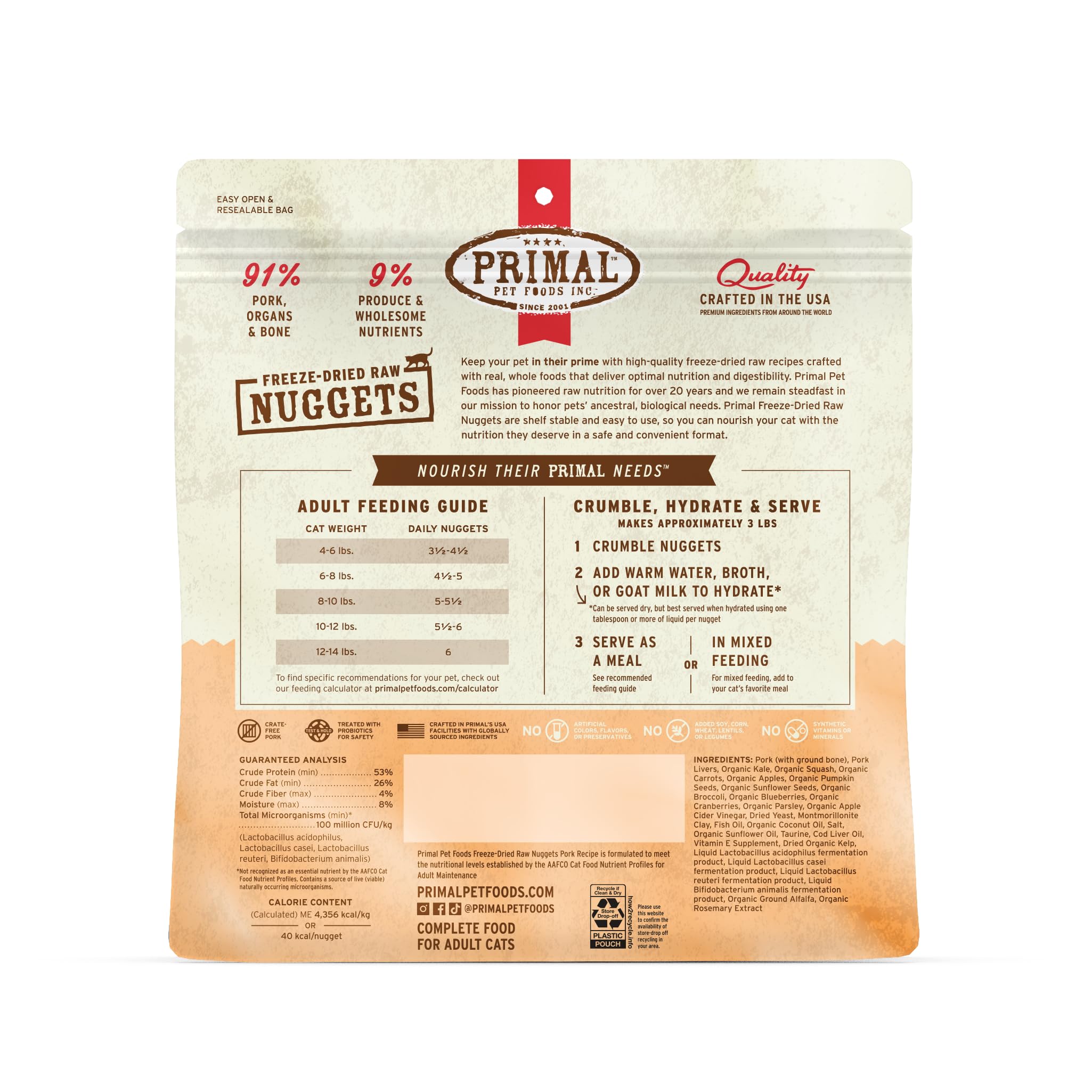 Primal Pet Foods, gato disfrutando trozos liofilizados, snack saludable.