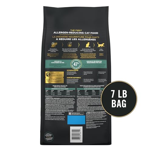 Kibble con salmón como ingrediente principal en LIVECLEAR.