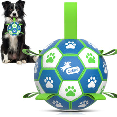 Bola de fútbol para perros QDAN con correas para juego activo.