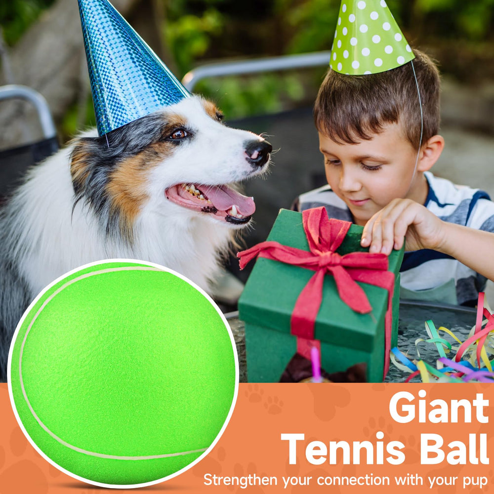 QDAN Pelota de tenis gigante sobre césped, duradera para perros activos.