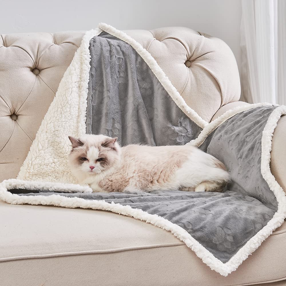 Manta Qeils para gatos con patitas gris, protege muebles.
