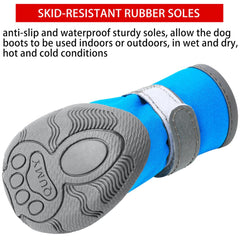 Protección impermeable para patitas en lluvia ligera.