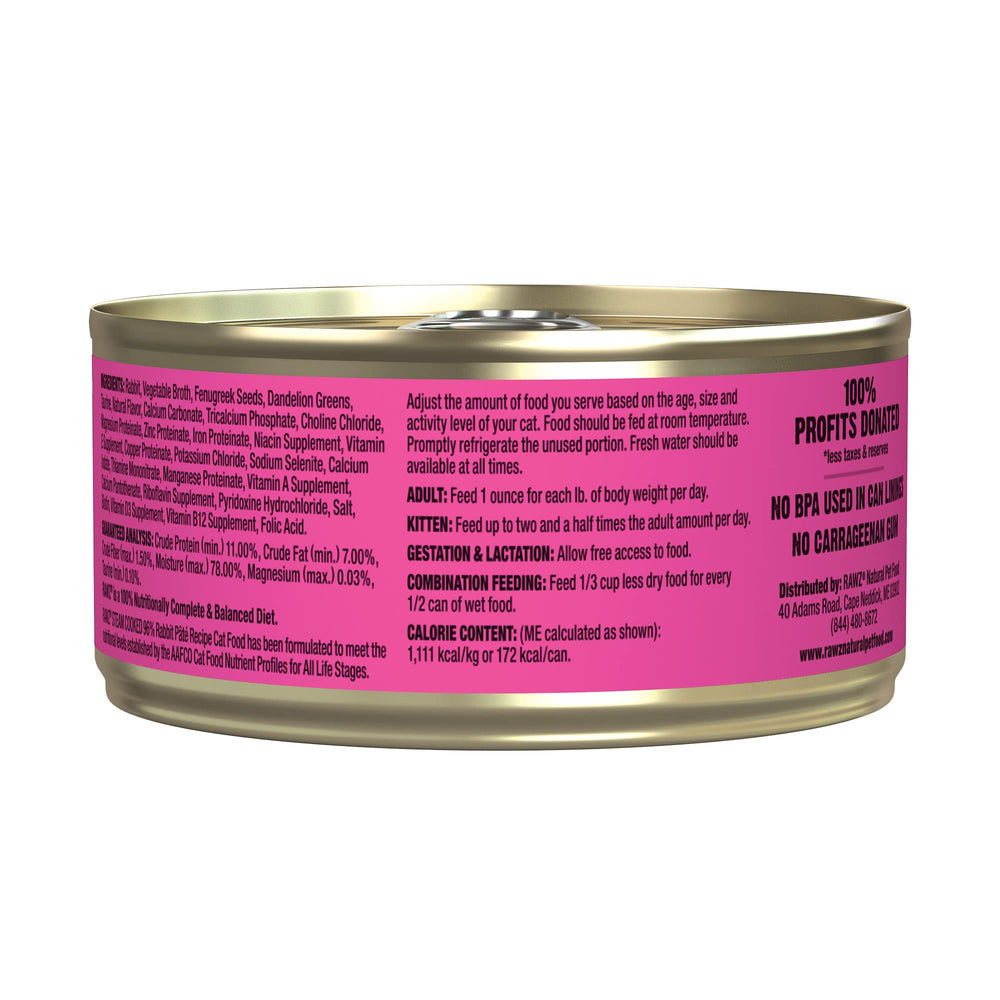 Rawz Pate Natural: gato consumiendo pate, ayuda a la hidratación por su humedad.