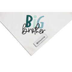 Bandana Realeaf como accesorio versátil para sesiones de fotos y celebraciones.