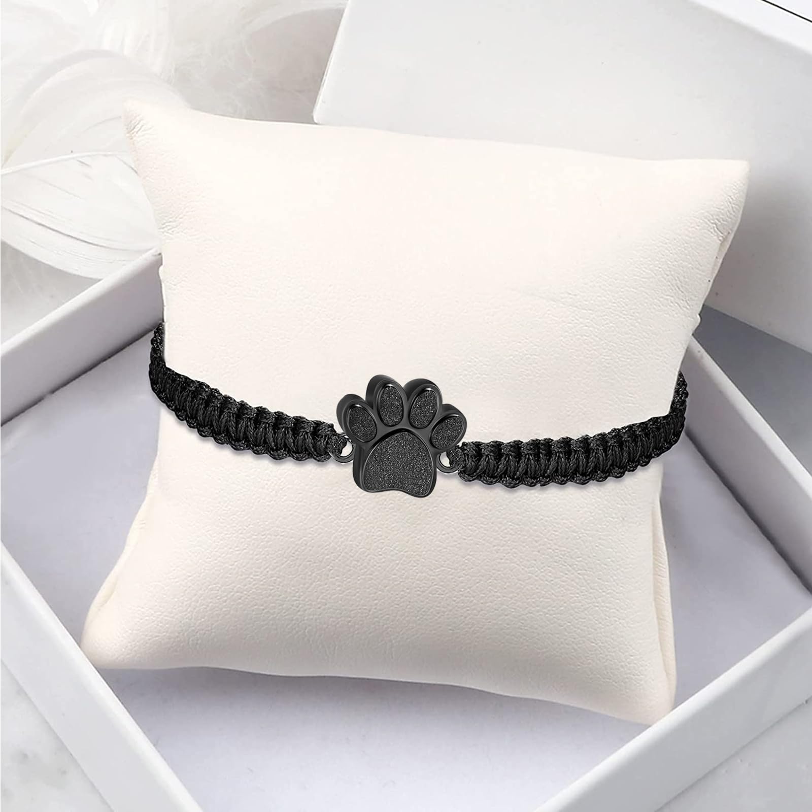Pulsera RIPFEVURN diseño sencillo y atemporal, regalo memorable.