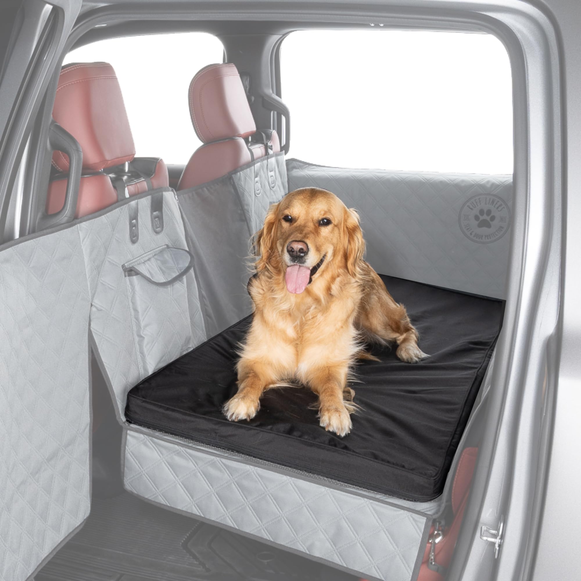 La cama Ruff Liners para coche ofrece superficie antideslizante para viajes estables.