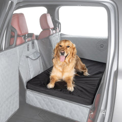 La cama Ruff Liners para coche ofrece superficie antideslizante para viajes estables.
