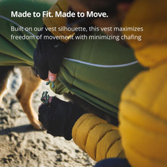 Acceso al arnés trasero en chaleco Ruffwear para uso con arnés existente.