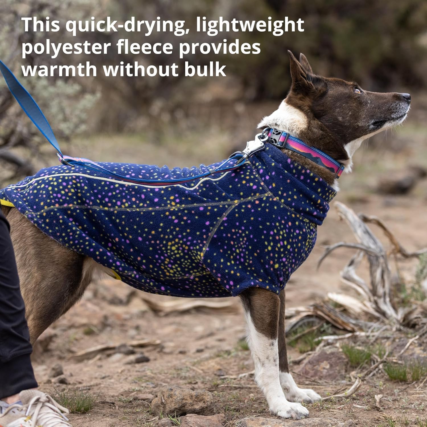 Ruffwear Climate Changer Fleece acabado reflectante para mayor visibilidad.