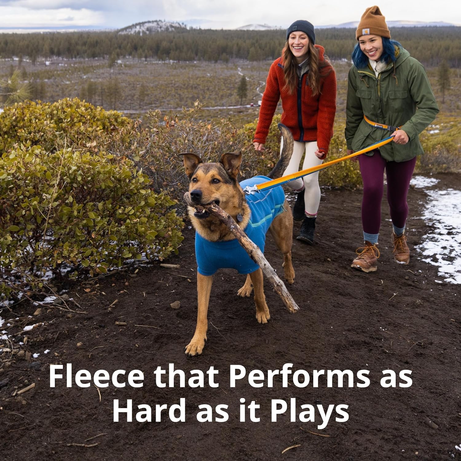 Ruffwear Climate Changer Fleece portales de correa traseros para paseos seguros.