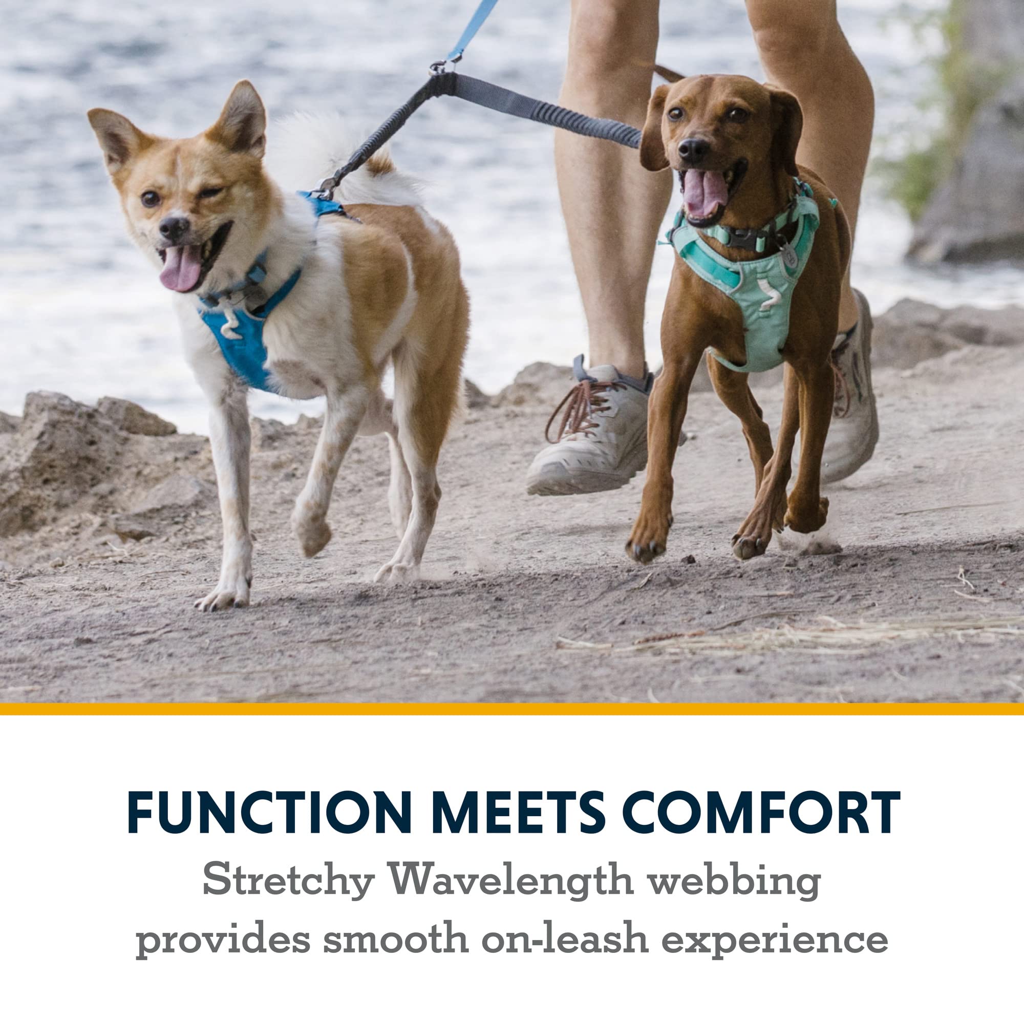 Ruffwear Doble Acoplador demuestra ajuste lateral de 12-19 pulgadas por lado.
