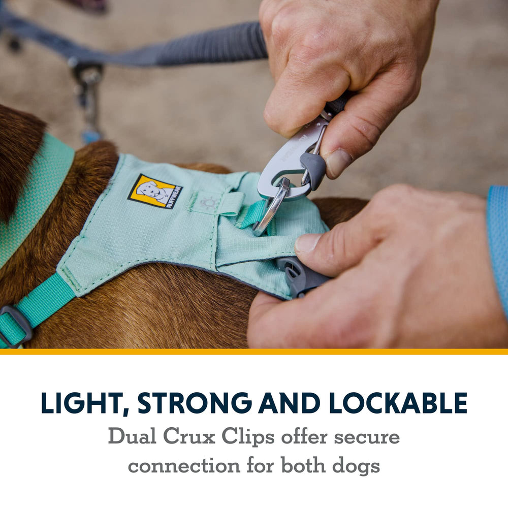 Ruffwear Doble Acoplador ofrece correa elástica que absorbe tirones.