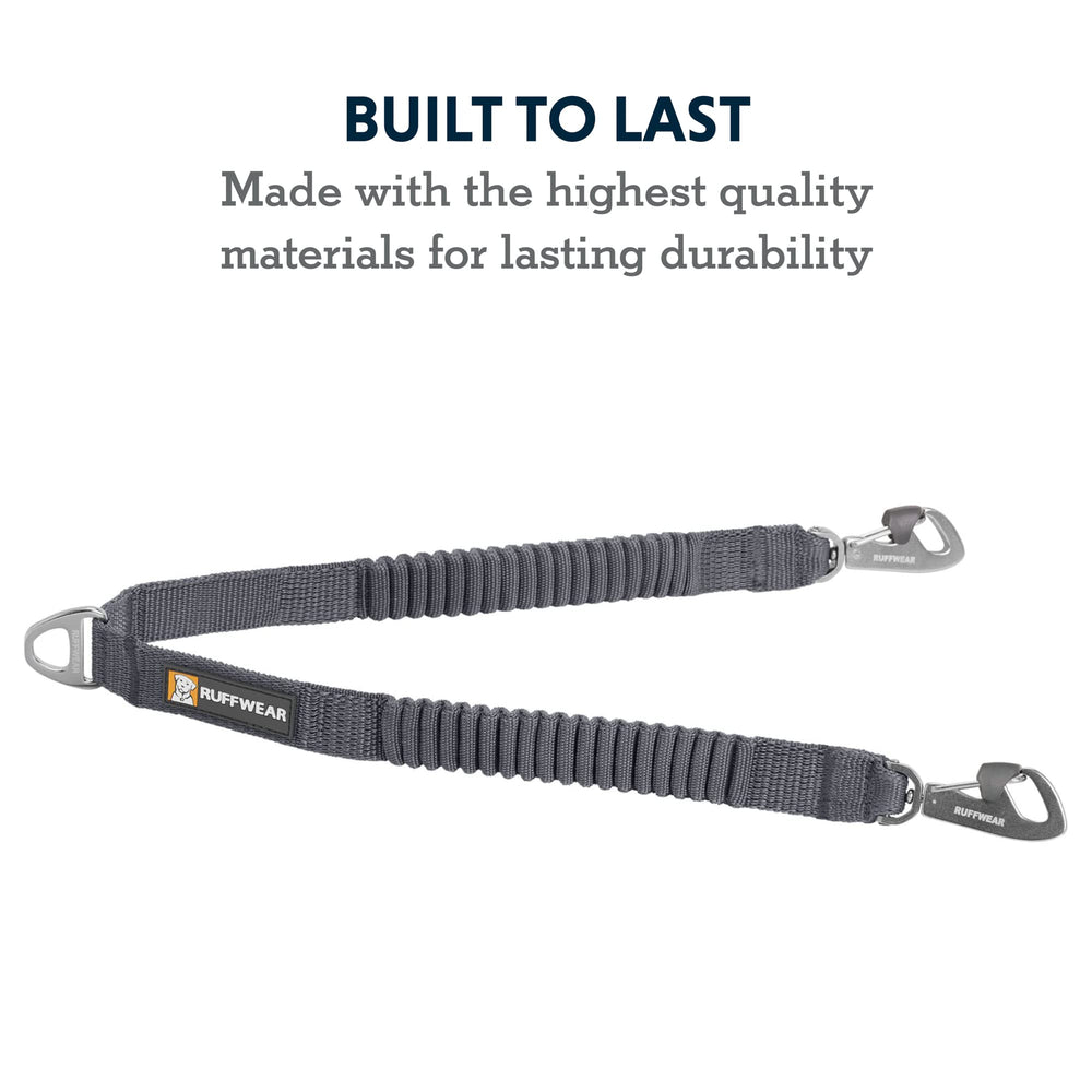 Ruffwear Doble Acoplador diseño compacto y resistente para senderos.
