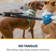 Ruffwear Doble Acoplador muestra mecanismo giratorio que reduce torsiones.