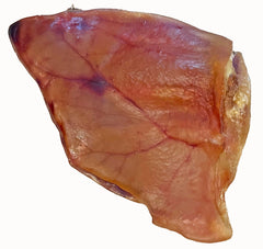 Scoochie Pet Orejas de cerdo natural sin químicos; delicia segura para perros activos.