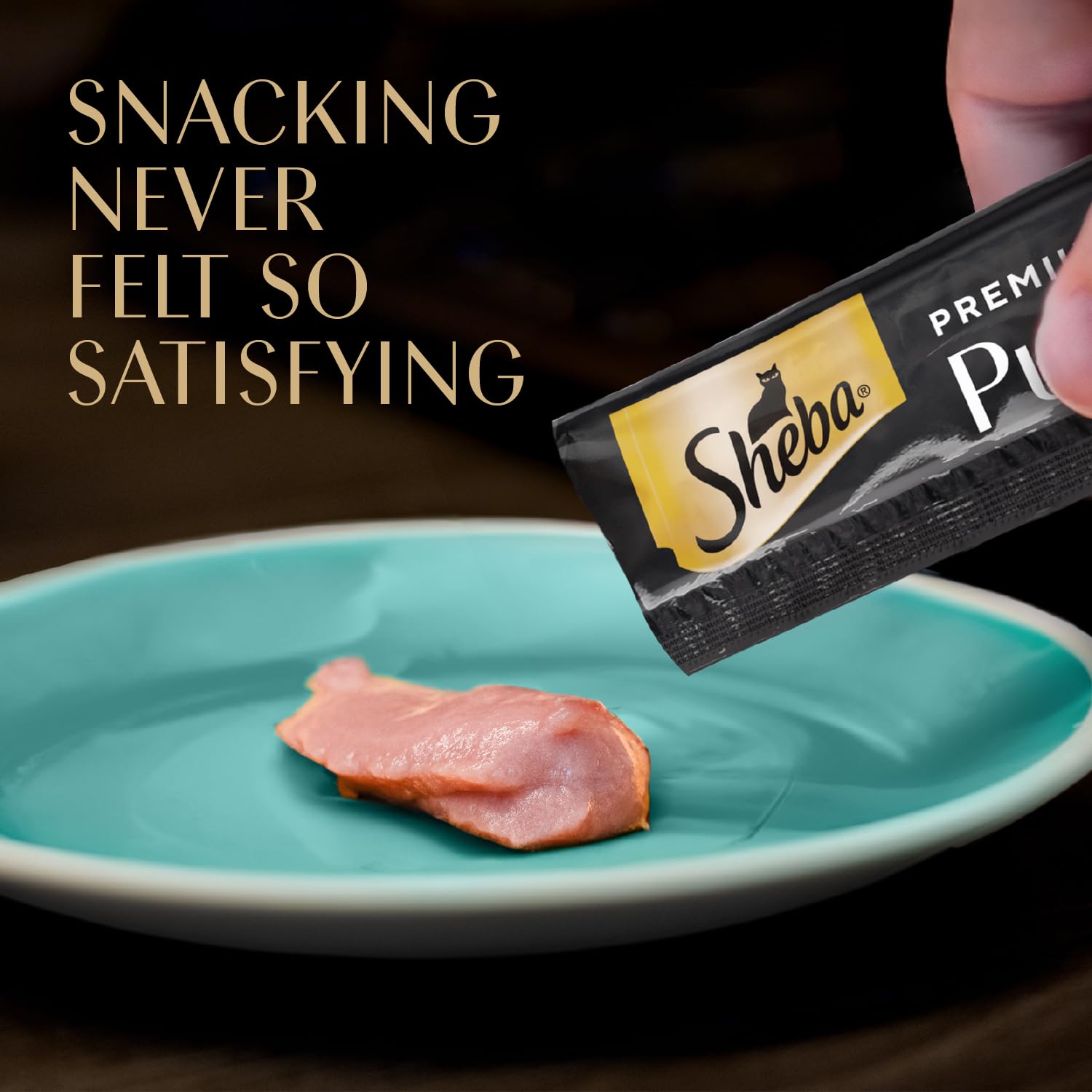 Tubo de caldo de pollo de Sheba Premium Puree, sabor irresistible.