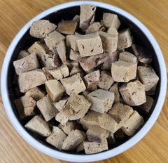 Premios liofilizados para entrenamiento de perros y gatos, sabor natural de hígado.