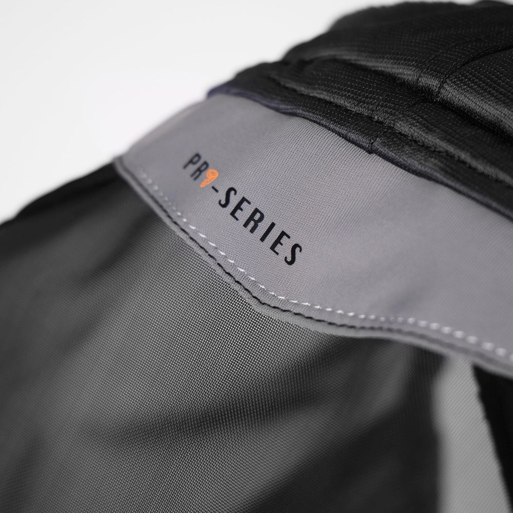Shires FlyGuard Pro con malla respirada mantiene al caballo fresco en clima cálido.