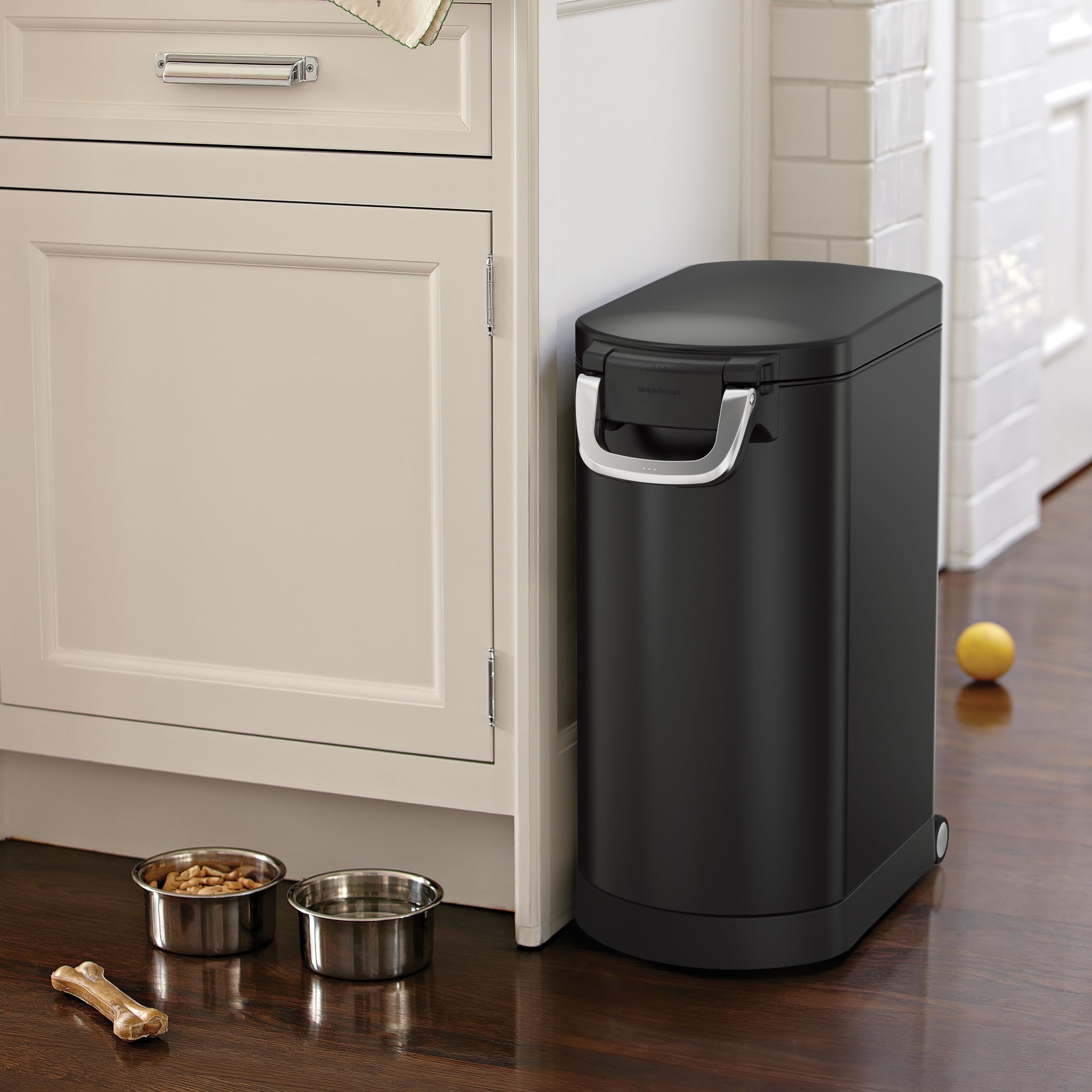 simplehuman asa ergonómica de cierre evita que las mascotas abran