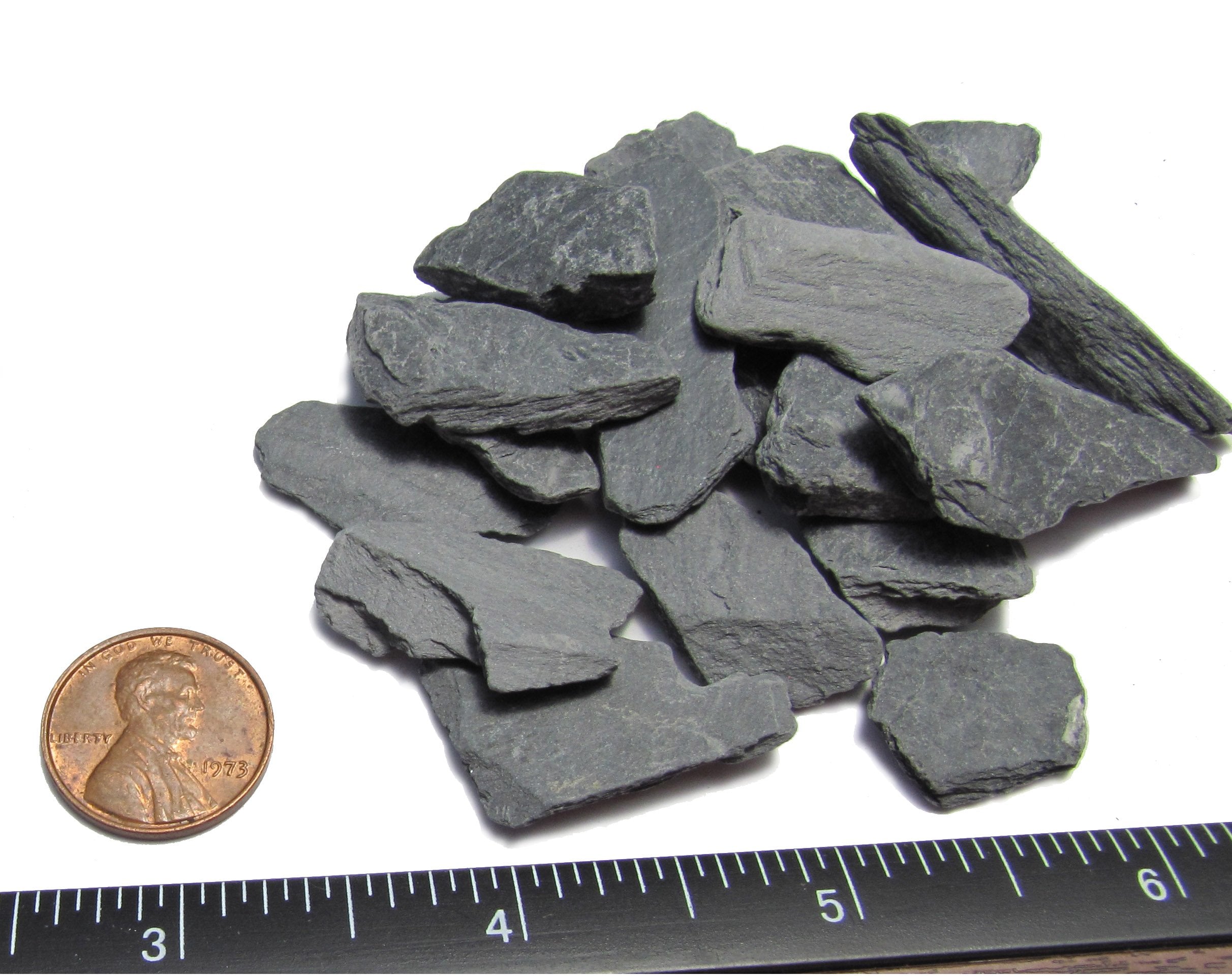 Small World Slate & Stone: piedras para acuarios, crean cavidades y paisajes decorativos.