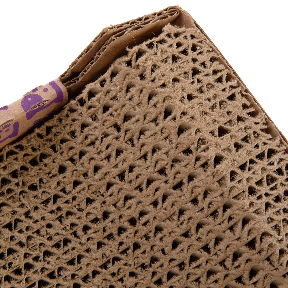 SmartyKat Super Scratcher Chaise ayuda a proteger muebles ofreciendo rascado adecuado.
