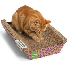 SmartyKat Super Scratcher Chaise con interior corrugado ofrece soporte cómodo para rascar.