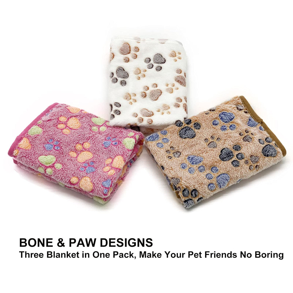 Manta SORKUT para perros con huellas rosadas, ideal para mascotas pequeñas.