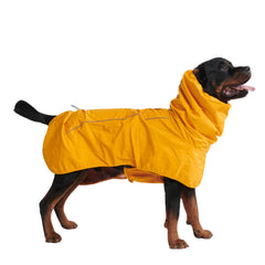 Spark Paws abrigo de lluvia con cobertura total para perros, mantiene seco durante paseos.