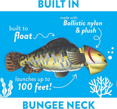 Spunky Pup Fly & Fetch, pez de peluche flotante para juegos en agua.