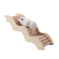Tafit escalera para hámster en madera natural diseñada para juego y exploración.