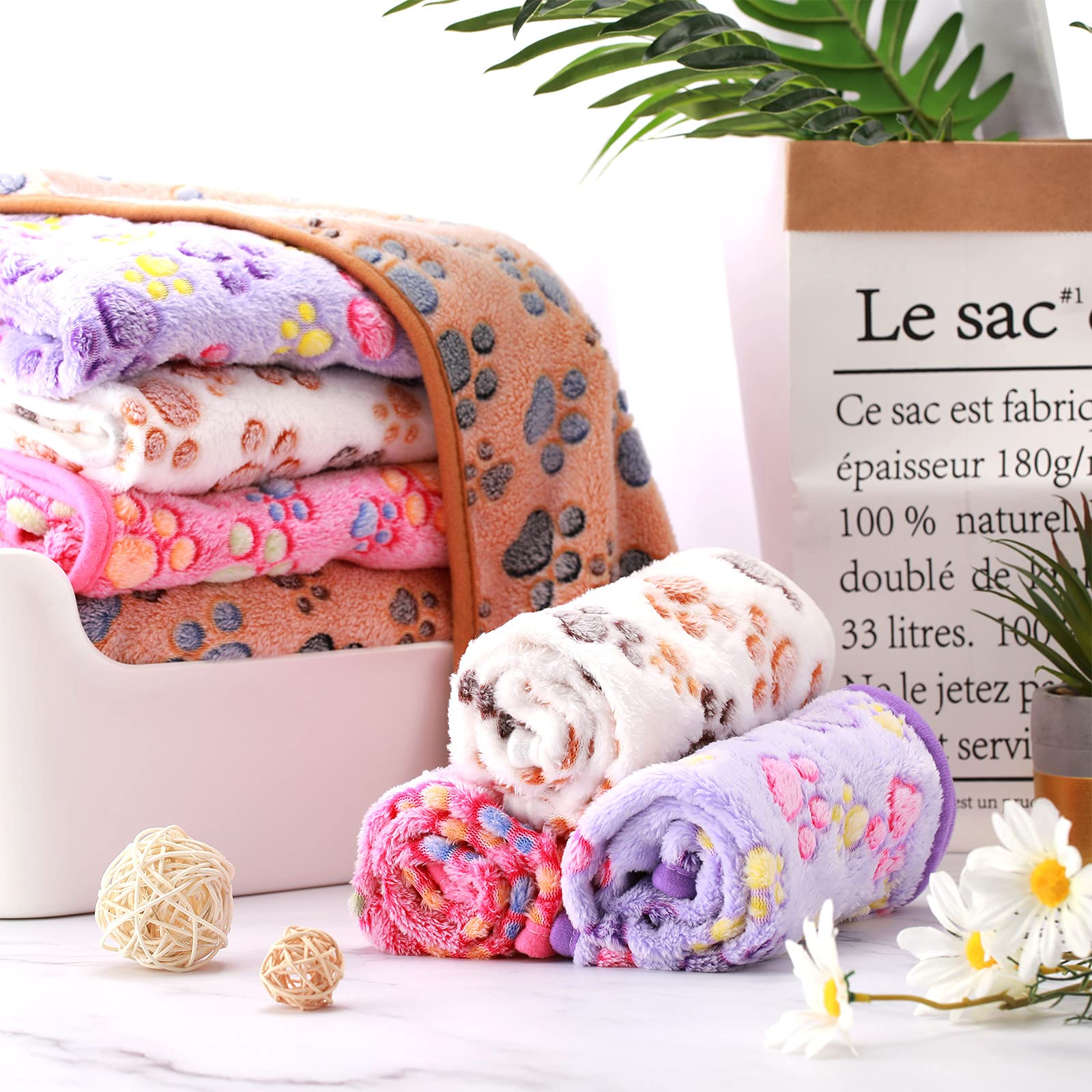 Tatuo couverture empreintes-pattes café, parfaite pour canapé et repos.