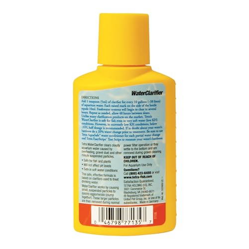 Tetra WaterClarifier mide dosis con cuchara para dosificación precisa.