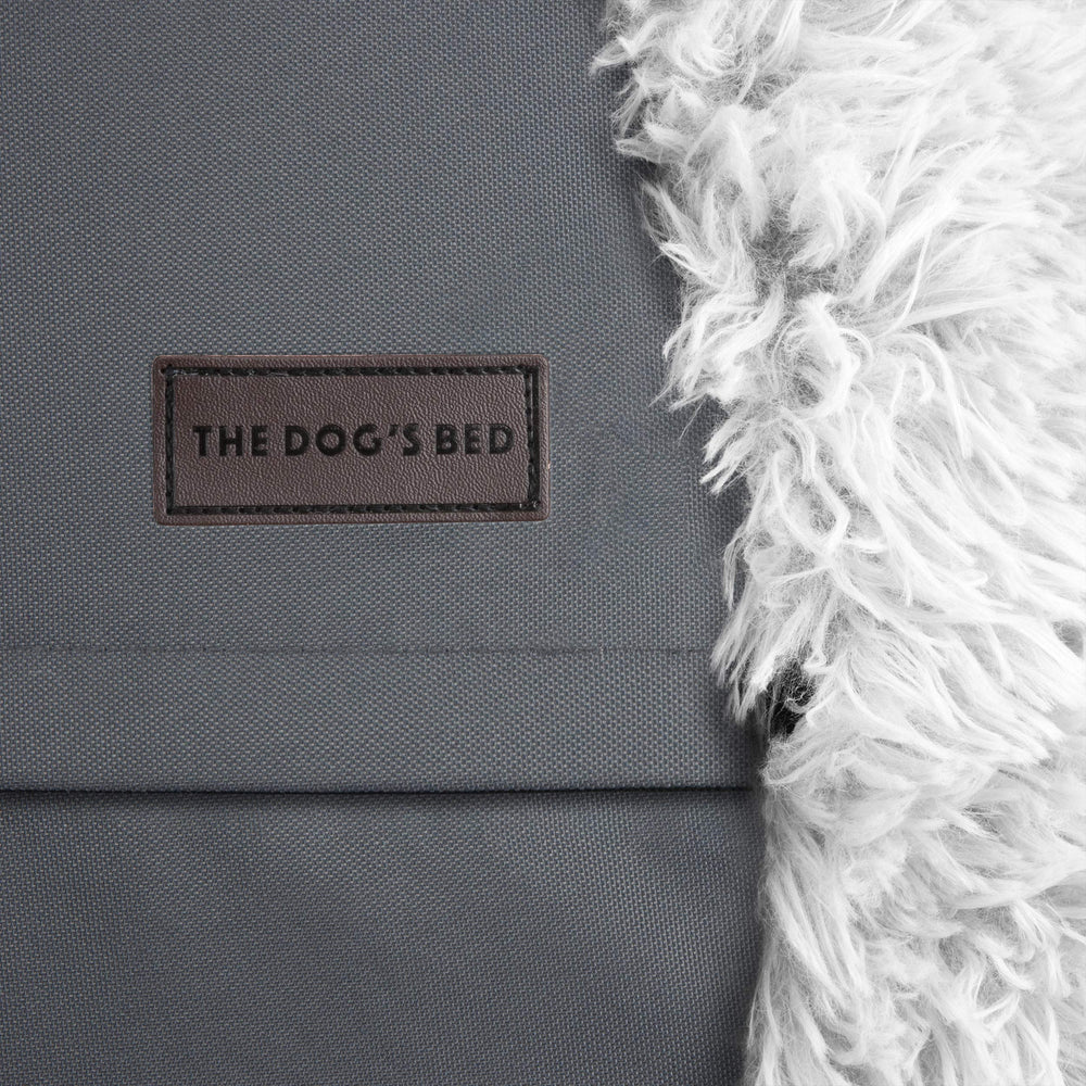 The Dog’s Balls cama rosquilla tacto peluche para mayor confort nocturno.